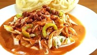 Jajan asinan Betawi praktis? Coba Asinan Mak Gue yang bisa dibeli online. Ada asinan sayur dan buah yang bisa jadi pilihan. Tersedia ekstra sambal untuk pencinta pedas dan ekstra kerupuk mie. Foto: Instagram asinan_makgue