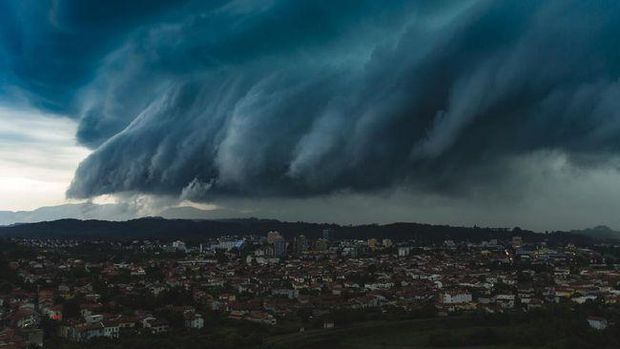 Foto ilustrasi awan arcus. (iStockphoto/Jurkos)