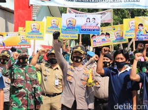 Polisi di Tuban Blusukan Kampanyekan Gerakan Jatim Bermasker