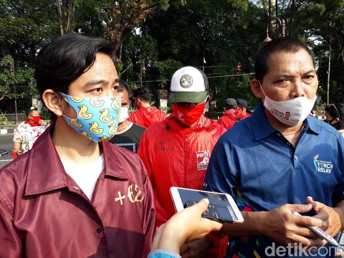 Gibran Rakabuming Raka dan Teguh Prakosa di Stadion Sriwedari, Laweyan, Solo, Senin (10/8/2020).