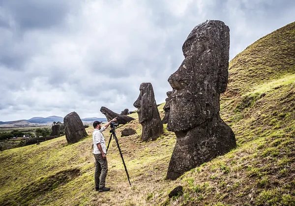 Program ini bermitra dengan CyArk, sebuah organisasi nirlaba yang bekerja untuk membuat arsip digital 3D dari keajaiban yang terancam punah di dunia. Serta juga bekerja sama dengan Dewan Internasional tentang Monumen dan Situs (ICOMOS), sebuah organisasi non-pemerintah global yang berdedikasi untuk melestarikan situs-situs yang penting secara arsitektural dan arkeologi. (Google Arts & Culture) Program ini bermitra dengan CyArk, sebuah organisasi nirlaba yang bekerja untuk membuat arsip digital 3D dari keajaiban yang terancam punah di dunia. Serta juga bekerja sama dengan Dewan Internasional tentang Monumen dan Situs (ICOMOS), sebuah organisasi non-pemerintah global yang berdedikasi untuk melestarikan situs-situs yang penting secara arsitektural dan arkeologi. (Google Arts & Culture)