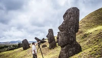 Program ini bermitra dengan CyArk, sebuah organisasi nirlaba yang bekerja untuk membuat arsip digital 3D dari keajaiban yang terancam punah di dunia. Serta juga bekerja sama dengan Dewan Internasional tentang Monumen dan Situs (ICOMOS), sebuah organisasi non-pemerintah global yang berdedikasi untuk melestarikan situs-situs yang penting secara arsitektural dan arkeologi. (Google Arts & Culture)