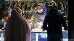 Harga Emas Meroket, Warga Ramai-ramai Jual Perhiasan