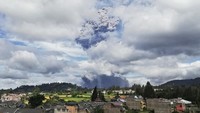 Menurut situs resmi Kementrian ESDM, Gunung Sinabung kembali erupsi pada hari Senin, (10/8/2020), pukul 10.16 WIB.   