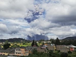 Potret Sinabung yang Kembali Erupsi Tadi Pagi