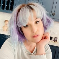 Kelly yang lahir pada 27 Oktober 1984 juga diketahui pernah menjadi seorang vegan. Dia juga gemar melakukan olahraga mendaki. Foto: Dok. Instagram, Dok. Getty Images