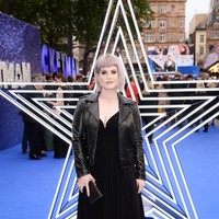 Seperti dikutip dari People, sebelumnya, Kelly Osbourne memang sempat mengatakan bahwa dia akan memprioritaskan perawatan dirinya. Hal itu diungkapkannya melalui unggahan pada media sosialnya di awal tahun. 2019 Telah menjadi tahun yang luar biasa. Dalam banyak hal, ini luar biasa terutama dalam hal pertumbuhan diri. Dalam banyak hal, hal itu sangat sulit dilakukan. Namun melalui semua yang baik dan buruk itu telah membuat saya banyak belajar. Saya telah menyadari bahwa terus menerus mendahulukan kebutuhan orang lain di atas kebutuhan saya sendiri, tulis Kelly. Foto: Dok. Instagram, Dok. Getty Images