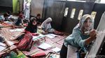 Kesulitan Online, Siswa SD Belajar Tatap Muka di Teras Rumah Guru