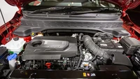 Ketiga mesin itu ditawarkan dengan banyak pilihan sistem transmisi, mulai dari manual 5 percepatan, manual 6 percepatan, DCT 7 percepatan, AMT 6 percepatan, serta iMT 6 percepatan. Foto: Zigwheels