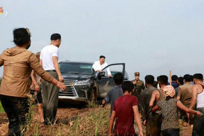 Kim Jong Un Pakai Mobil Mewah Jepang Lexus LX 570