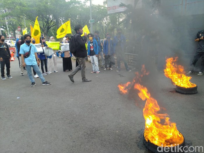 Mahasiswa Demo di Bogor
