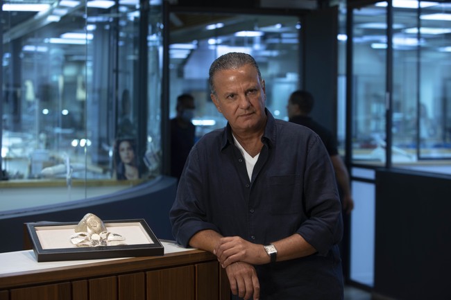 Masker dengan standar keamanan filter N99 itu bernilai fantastis, yakni US$ 1,5 juta atau sekitar Rp 22,1 miliar! Isaac Levy, sang desainer sekaligus pemilik Yvel, mengklaimnya sebagai masker termahal di dunia. (Foto: AP/Sebastian Scheiner)