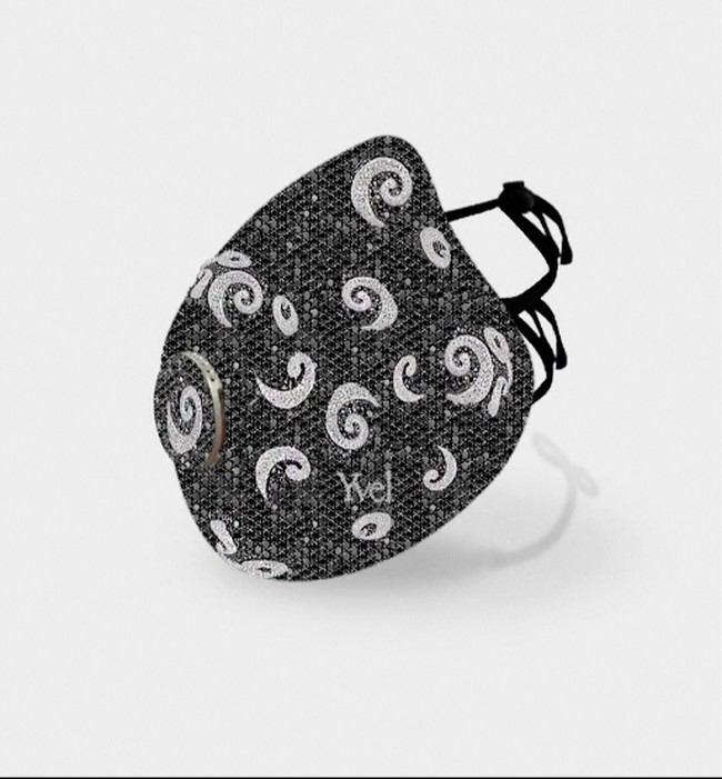 Inilah bentuk masker tersebut sesungguhnya jika sudah selesai dibuat. Sesuai permintaan klien, Isaac berharap proses pembuatan masker termahal di dunia ini bisa rampung sebelum Desember. Ia pun harus segera memastikan bahwa masker tersebut telah memenuhi syarat badan pengawas obat dan makanan AS atau FDA. (Foto: dok. Associated Press video)