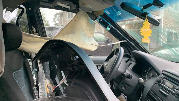 Mobil dirusak beruang