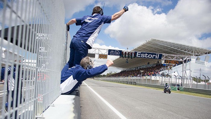 ESTORIL, PORTUGAL - MAY 06: Aleix Espargaro of Spain and Power Electronics Aspar cuts the finish lane and celebrates the CRT victory in front of his mechanics at the end of the MotoGP race of the MotoGp of Portugal at on May 6, 2012 in Estoril, Portugal. (Photo by Mirco Lazzari gp/Getty Images)