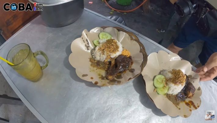 Reaksi Orang Korea Cicip Nasi Bebek Madura