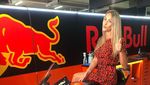 Potret Seksi Courtney Renniers, Pacar Brad Binder Pemenang MotoGP Republik Ceko