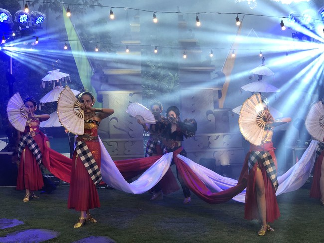 Patricia Mayore melalui manajernya menyebutkan pesta ulang tahunnya yang ke-18 dengan tema broadshow atau broadcasting show, pertama kalinya ada di Indonesia. Ini adalah broadcasting show party pertama di Indonesia. Karena belum pernah ada yang melakukan ini sebelumnya. Jadi di Jakarta atau selebriti belum pernah ada. Benar-benar mendatangkan peralatan televisi ke dalam acara. Dan untuk set-up membutuhkan waktu selama tiga hari, ungkap manajer Patricia, Stephen Sajogo, kepada Wolipop. Foto: dok. Patricia Mayoree.