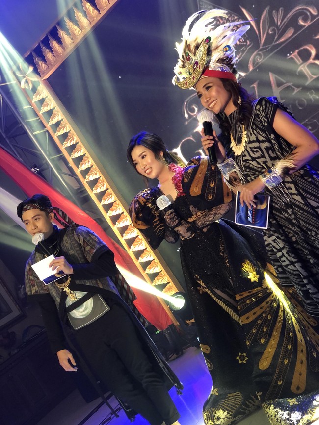 Dalam pesta ulang tahunnya ke-18 yang digelar secara online itu, Patricia menghadirkan bintang tamu DJ Alffy Rev. Ada juga penampilannya untuk mengenang almarhum Didi Kempot. Dia pun melibatkan Broadway Dance Company. Foto: dok. Patricia Mayoree.