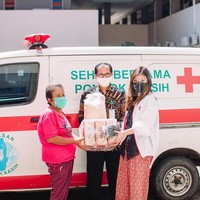 Patricia Mayore dikenal sebagai crazy rich Surabaya dan kreator yang sering mengunggah kontennya di YouTube. Selain itu, melalui organisasi sosialnya The Heart of Patricia, dia kerap memberikan bantuan sosial, khususnya di masa pandemi Corona ini. Salah satu yang pernah dilakukannya adalah menyumbangkan 5 ton beras melalui Pemkot Surabaya.Foto: Instagram @pciamayoree.