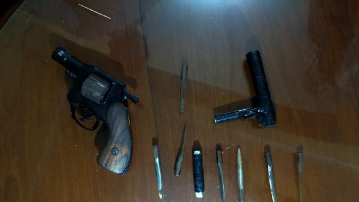 Pelaku curanmor berpistol di Bogor bonyok dihajar warga