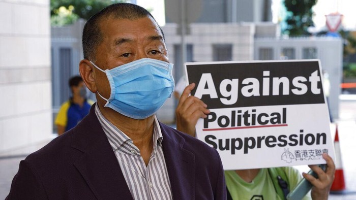 Pengusaha media pro-demokrasi Hong Kong, Jimmy Lai dibekuk polisi. Penangkapannya jadi yang pertama kali dilakukan usai UU Keamanan Nasional berlaku di kota itu