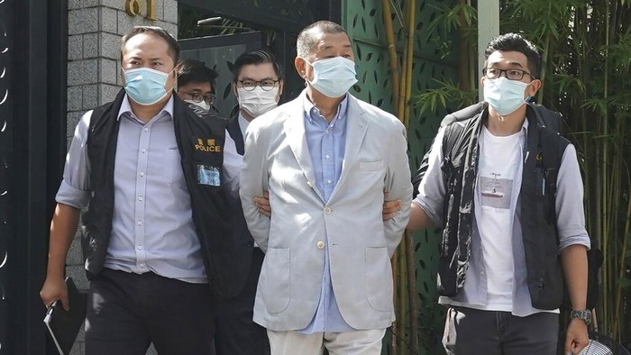 Pengusaha media pro-demokrasi Hong Kong, Jimmy Lai dibekuk polisi. Penangkapannya jadi yang pertama kali dilakukan usai UU Keamanan Nasional berlaku di kota itu