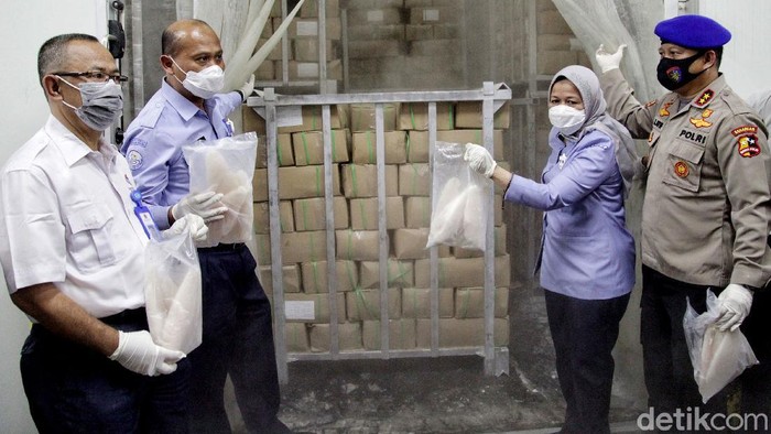 Kementerian Kelautan dan Perikanan bersama polisi gagalkan penyelundupan ikan ilegal di Jakarta. Penyelundupan ikan ilegal itu ditaksir senilai Rp 2,7 miliar.