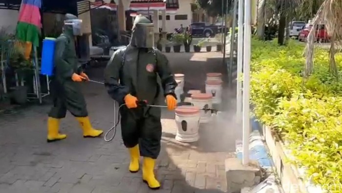 penyemprotan disinfektan