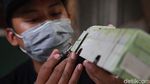 Perajin Miniatur Bus Andalkan Daring Selama Pandemi