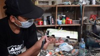Miniatur bus ini dijual kepada kolektor maupun pecinta bus.