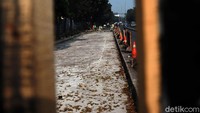 Jalan tersebut diperbaiki karena di sejumah titik dalam kondisi bergelombang.