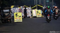 Jalan tersebut diperaiki untuk memberikan kenyamanan kepada pengendara yang melintas di Jalan Soekarno Hatta Bandung.