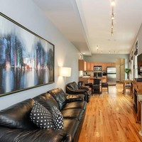 Dalam video TikTok itu terlihat Eli mengunjungi situs penjualan rumah unik yang satu ini. Tidak sedikit netizen yang kagum sekaligus bingung melihat bentuk dan desain dari rumah yang tidak biasa. Itu bukan rumah - itu lorong, komentar salah seorang netizen. Foto: Zillow