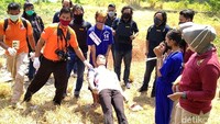Sepasang kekasih sadis yakni KN (17) dan S (16) yang menghabisi nyawa dua remaja di Kota Pekalongan menjalani rekonstruksi hari ini. Rekonstruksi ini terkait dengan pembunuhan korban berinisial SR (14).