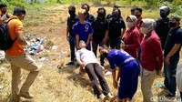 Diberitakan sebelumnya, selain SR, dua pelaku ini juga menghabisi seorang remaja lainnya yakni A (17). Rekonstruksi pembunuhan A sudah digelar pada Kamis (23/7). Polisi menyebut kedua pembunuhan ini dilakukan para pelaku dengan motif yang sama, yakni ingin menguasai motor milik korban.