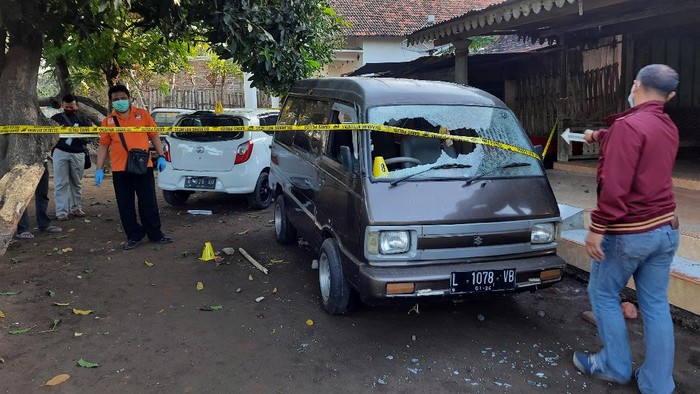 Puluhan Rumah, Toko dan 4 Mobil Dirusak Massa Perguruan Silat di Situbondo
