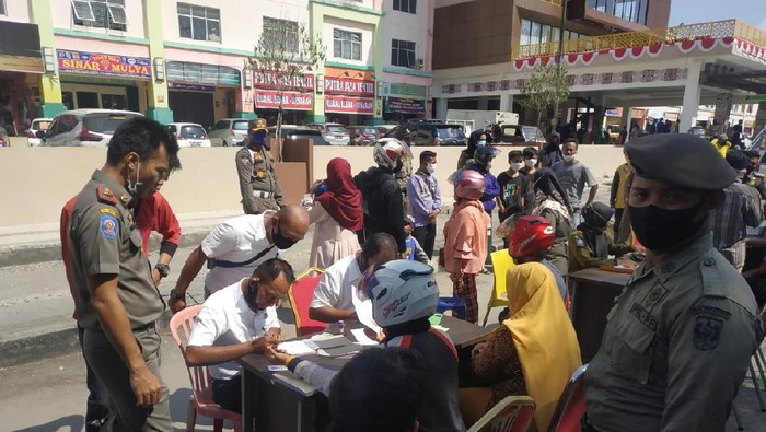Razia masker di Pekanbaru Riau.
