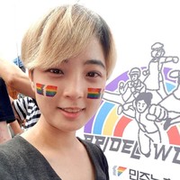 Ryu Ho Jeong adalah anggota DPR termuda dan satu-satunya pembuat keputasan di bawah usia 30 yang kini bekerja di pemerintahan Korea Selatan. Ia merupakan anggota Partai Keadilan yang kini tengah fokus mengurus isu-isu seputar limbah nukril, eksploitasi pekerja , hak suara, dan hak-hak wanita. Foto: Instagram @ryuhojeong92