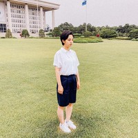 Karena gaya berpakaiannya, Ryu Ho Jeong juga mendapat sejumlah komentar bernada seksis dan misoginis, seperti menyebutnya wanita panggilan hingga pekerja bar. Hal ini pun menjadi perdebatan di kalangan netizen mengenai apakah busana tersebut benar-benar patut mendapat kritikan pedas. Foto: Instagram @ryuhojeong92