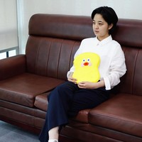 Mengingat usia dan gendernya, wajar pula jika Ryu Jo Hyeong memilih busana demikian dari pada setelan formal. Apalagi Ryu sendiri merupakan bagian dari gerakan wanita Korea Selatan yakni kampanye Keluar dari Korset. Kampanye itu menentang standar kecantikan di Negeri KPop di mana wanita diharapkan tampil cantik dengan pakai makeup, skincare, bahkan operasi plastik. Foto: Instagram @ryuhojeong92