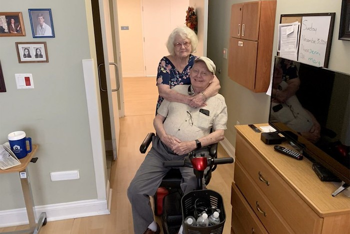 Scott Hooper 90-Year-Old Man Wears Full PPE to Say Goodbye to Wife
Scott Hooper shot this video in Lakeland, FL on July 11, 2020. Mandatory Courtesy: Scott Hooper via TMX.news