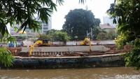 Sebelumnya, turap yang berada di Pejompongan ini longsor dalam satu bulan lalu.