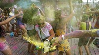 Festival Holi dirayakan dengan penuh kegembiraan.  