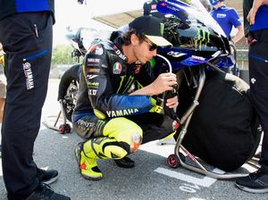 Lihat Lagi Detik-detik Simoncelli Disebut Jaga Rossi di Austria