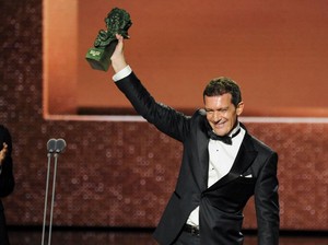 Antonio Banderas Alami Kelelahan Sebelum Positif COVID-19