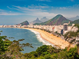 Turis Susah Jaga Jarak, Brasil Maju Mundur Buka Wisata Pantai