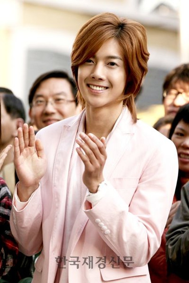 Secara mengejutkan pada posisi tiga ada bintang drama Korea Boys Over Flowers, Kim Hyun Joong. Aktor yang merupakan bintang Meteor Garden versi Korea itu mengalahkan rekannya di Boys Over Flowers, Lee Min Ho, menurut survei King Choice, sebagai aktor Korea paling tampan. Foto: Instagram