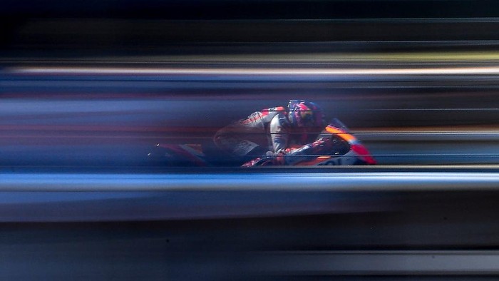 Repsol Honda Teams Spanish rider Alex Marquez rides his bike during the third training session of the Moto GP Czech Grand Prix at Masaryk circuit in Brno on August 8, 2020. (Photo by JOE KLAMAR / AFP)