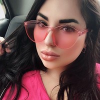 Di media sosialnya dia kerap mendapatkan komentar-komentar negatif yang bernada seksis. Anastasia bahkan mengaku punya stalker selama bertahun-tahun yang telah mengancamnya.  Foto: Instagram Anastasia Berthier